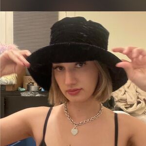 American Vintage Black Velvet Hat